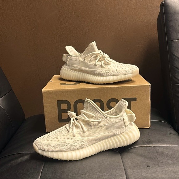 YEEZY 350 V2 Brand New Look the best in these shoes for...
